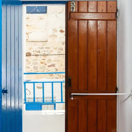 Heart Traditional Renovated House Кимолос