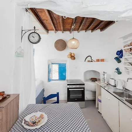 Heart Traditional Renovated House * Кимолос